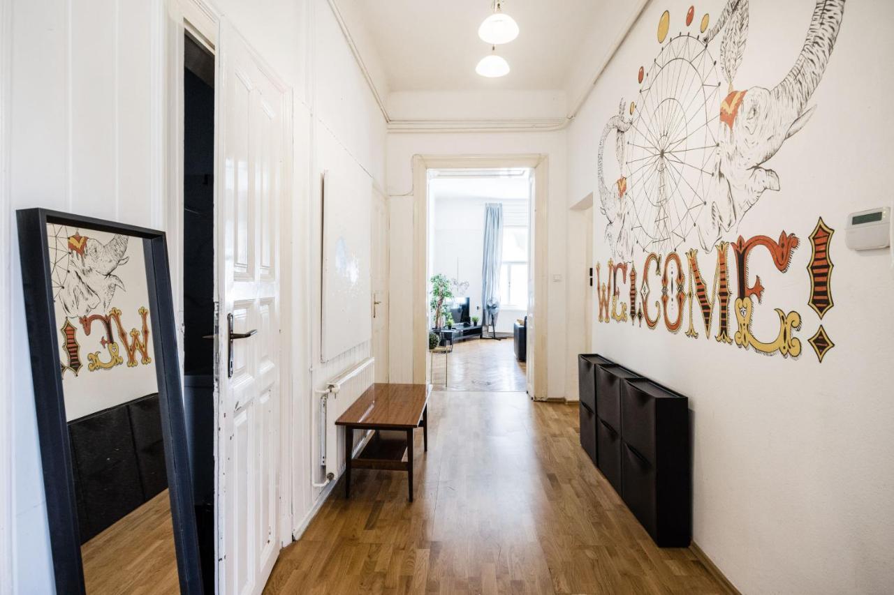 Downtown Circus Apartment บูดาเปสต์ ภายนอก รูปภาพ